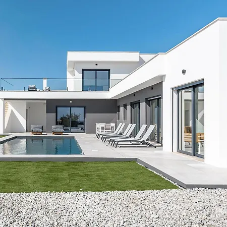 Villa Locki With Jacuzzi, Private Pool And Sea View *