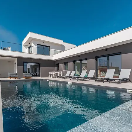 Villa Locki With Jacuzzi, Private Pool And Sea View
