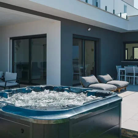 Villa Locki With Jacuzzi, Private Pool And Sea View *