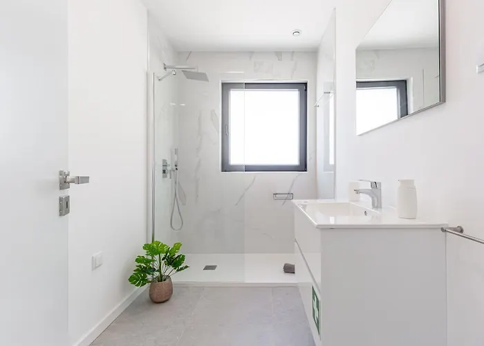 Locki With Jacuzzi And Private Pool