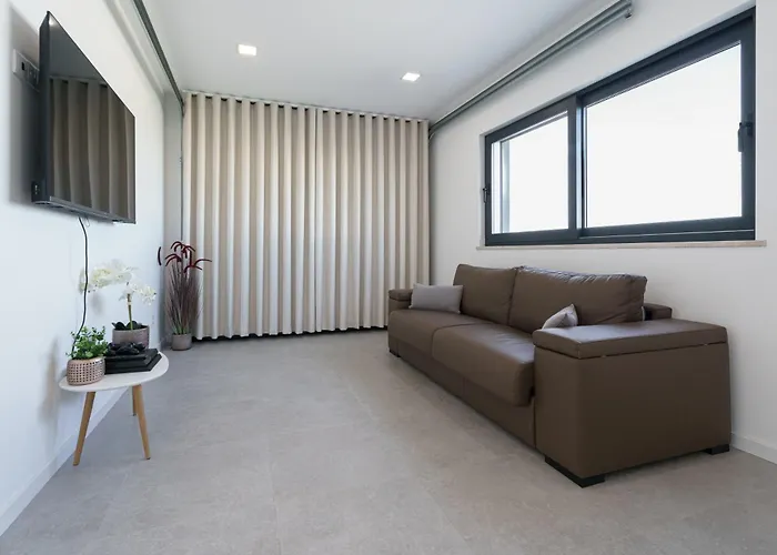 Locki With Jacuzzi And Private Pool